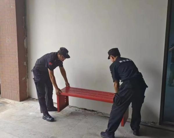 C:/Users/BA/Desktop/風(fēng)雨過后南京保安迅速行動，恢復(fù)安“寧”面貌/6.jpg6