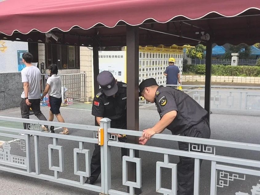 C:/Users/Administrator/Desktop/臺(tái)風(fēng)“貝碧嘉”來襲，南京保安積極應(yīng)對(duì)，“守”護(hù)萬家團(tuán)圓！/4.jpg4