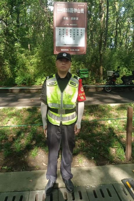 C:/Users/Administrator/Desktop/臺(tái)風(fēng)“貝碧嘉”來襲，南京保安積極應(yīng)對(duì)，“守”護(hù)萬家團(tuán)圓！/1.jpg1