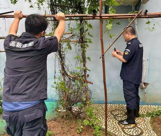 C:/Users/BA/Desktop/風(fēng)雨過后南京保安迅速行動，恢復(fù)安“寧”面貌/9.jpg9