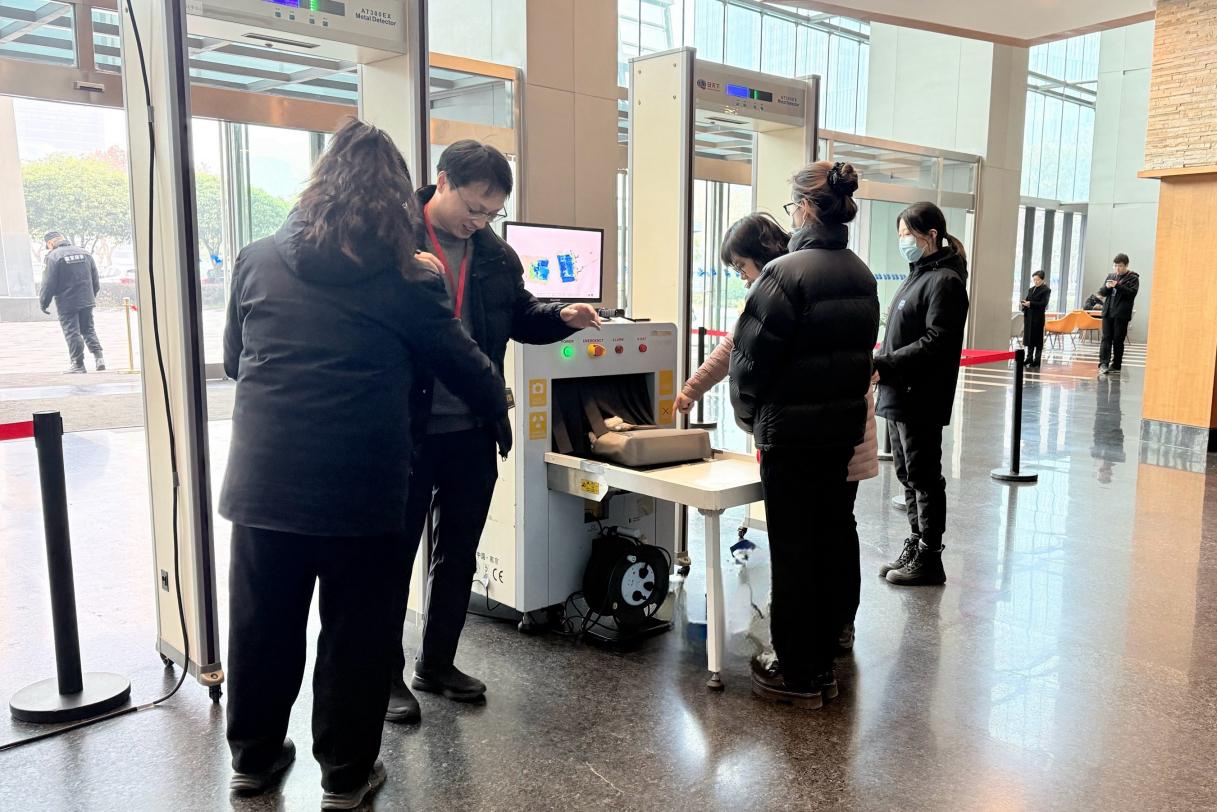 E:/25.12.10后 上傳網(wǎng)站留存/“安保鐵軍、硬核保障”2026系列報(bào)道一——科技引領(lǐng)未來(lái)，安全護(hù)航盛會(huì)/照片/5212ea35a8b77386cbea49d69a720cf7.jpg5212ea35a8b77386cbea49d69a720cf7